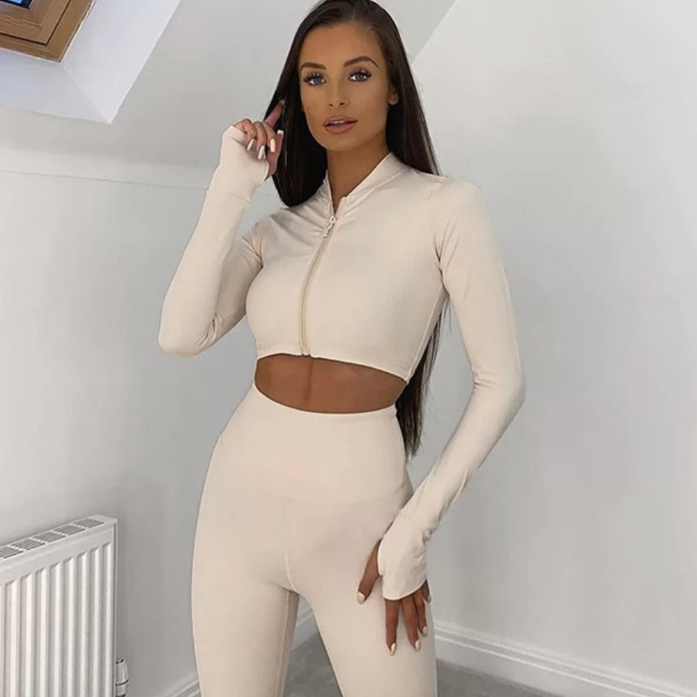 Two-piece tracksuit. Top and leggings.